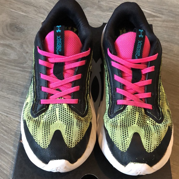 Under Armour shoes size 2Y - Picture 3 of 5